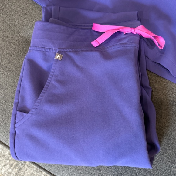 FIGS PURPLE SCRUB SET - Picture 2 of 5